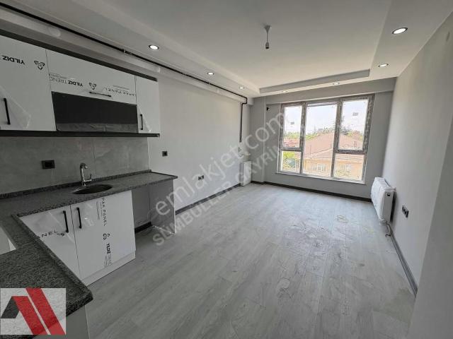 Sümbüller'den Cadde Üzeri Y. Isıtmalı Arakat 1+1 Daire