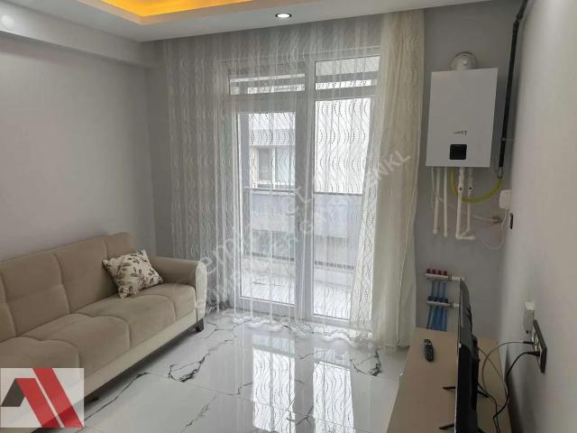 Sümbüller'den Cadde Yakını Abonelikleri Açık Eşyalı Balkonlu 2+0
