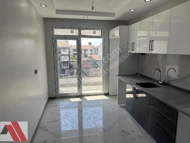 Sümbüller'den Cadde Yakını Z.ısıtma E.banyo 105m2 Geniş 2+1daire