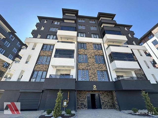 SÜMBÜLLER'DEN BULVAR YAKINI SİTE İÇİ GENİŞ 2 BALKON E.BANYO 2+1