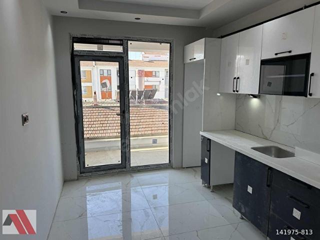 SÜMBÜLLER'DEN SIRMA CADDESİ YAKINI Z.ISITMA E.BANYOLU 2+1 DAİRE
