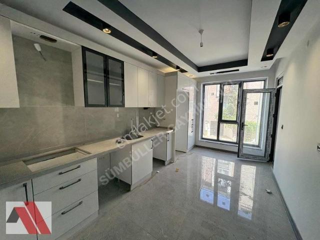 Sümbüller'den Tombakzade Yakını Katta Tek E. Banyolu 3+1 Daire