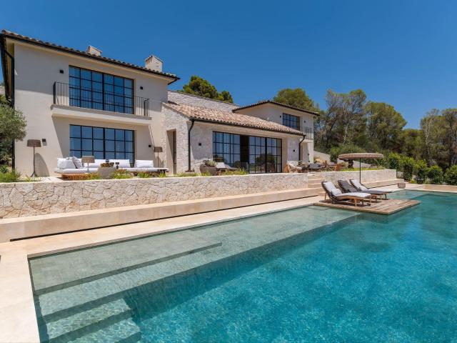 Sumérgete en la vida de lujo con esta elegante Villa constru. 788m² Bendinat