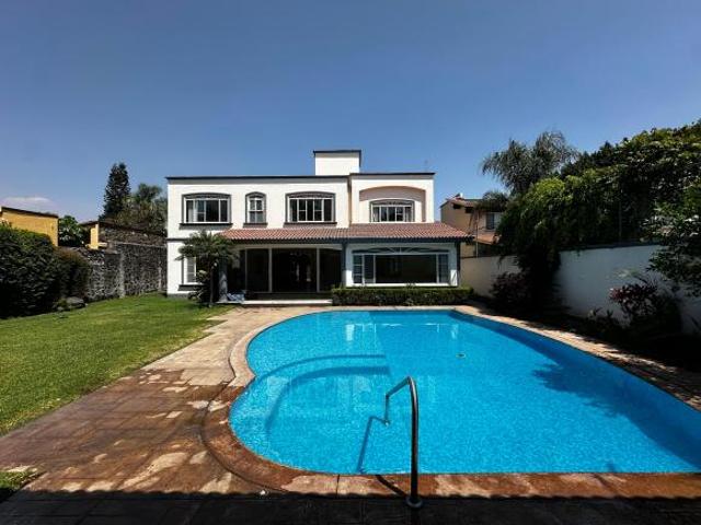 SUMIYA CUERNAVACA CASA EN PRIVADA CON ALBERCA EN VENTA