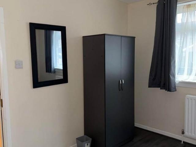 Summer Croft, Birmingham B19 6 bed house of multiple occupation to rent £900 pcm £208 pw