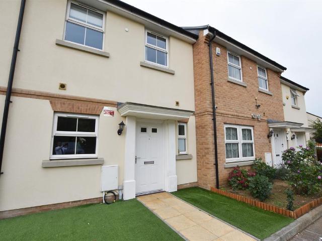 Summer Drive, West Drayton UB7, 2 bed property to rent, £1,950 pcm | PrimeLocation