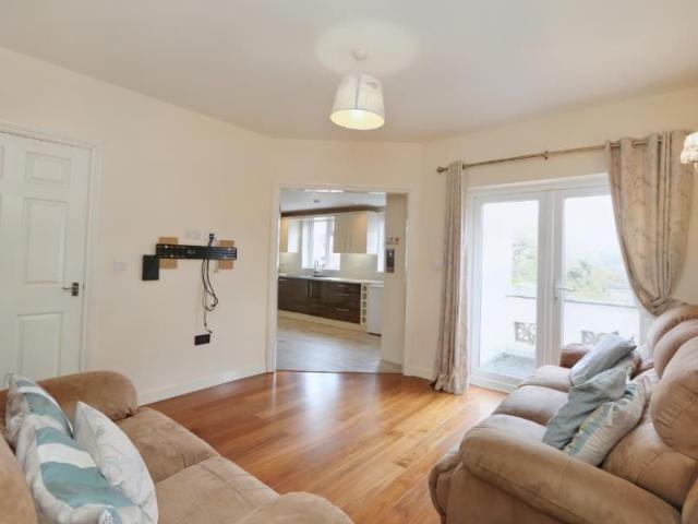 Summer Road, Thames Ditton, Surrey, KT7