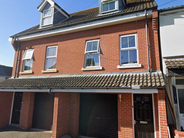 Summer Road, Lowestoft NR32, 2 bed semi detached house to rent, £850 pcm | PrimeLocation