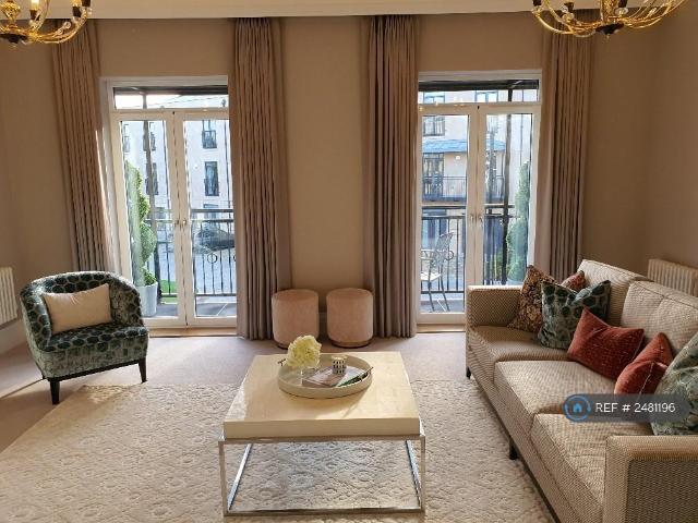 Summerbee Drive, Cheltenham, GL51 5 bed terraced house to rent £3,750 pcm £865 pw