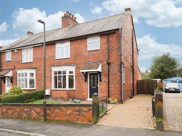 Summerfield Road, Chesterfield S40 3 bed semi detached house to rent £1,050 pcm £242 pw