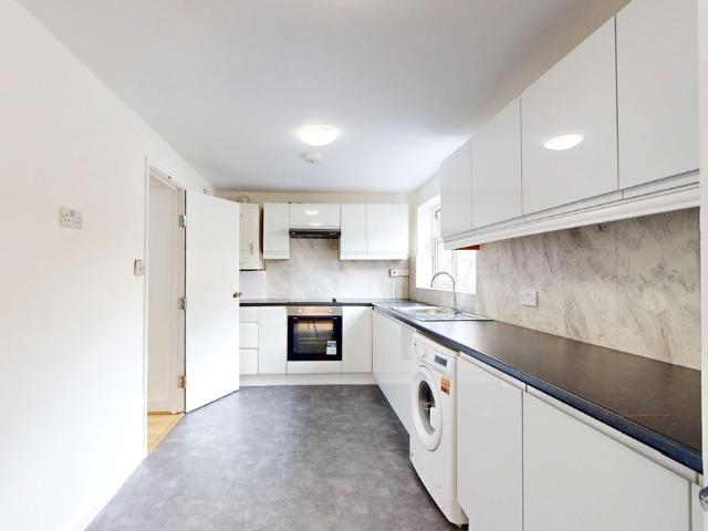 Summerfield Road, Luton, Bedfordshire LU1, Luton, Bedfordshire, 5 bed detached house to rent, £1,925 pcm | PrimeLocation