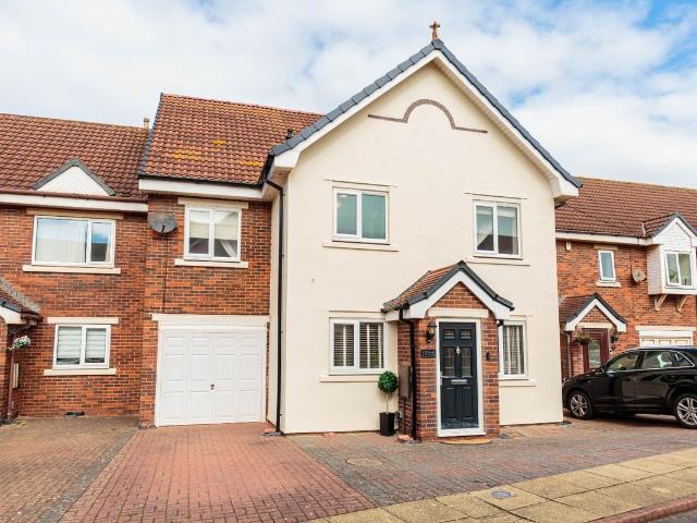 Summerfields, Lytham Saint Annes FY8, 4 bed terraced house to rent, £1,800 pcm | PrimeLocation