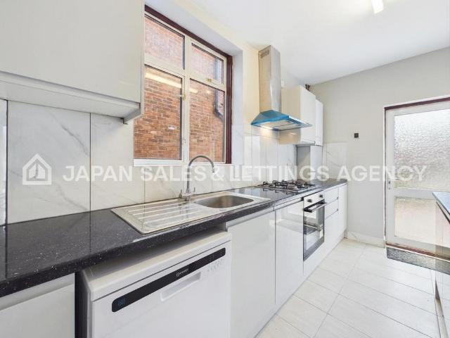 Summerhouse Avenue, Hounslow 3 bed semi detached house to rent £2,550 pcm £588 pw
