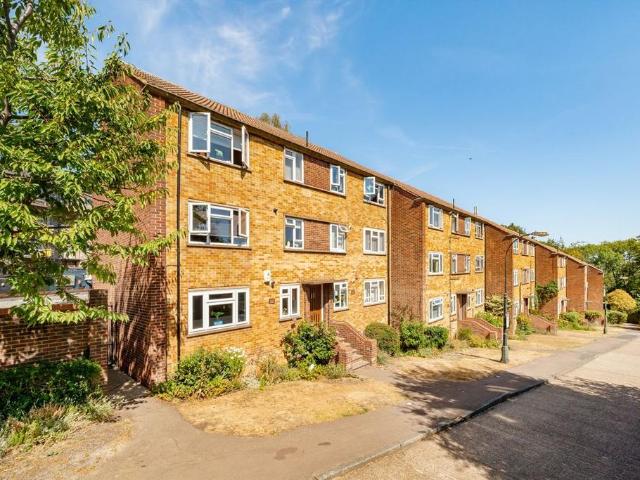 Summerland Gardens, London N10 1 bed flat to rent £1,750 pcm £404 pw