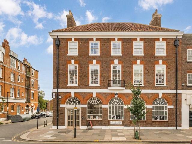 Summerland Gardens, LONDON N10 2 bed flat to rent £2,900 pcm £669 pw