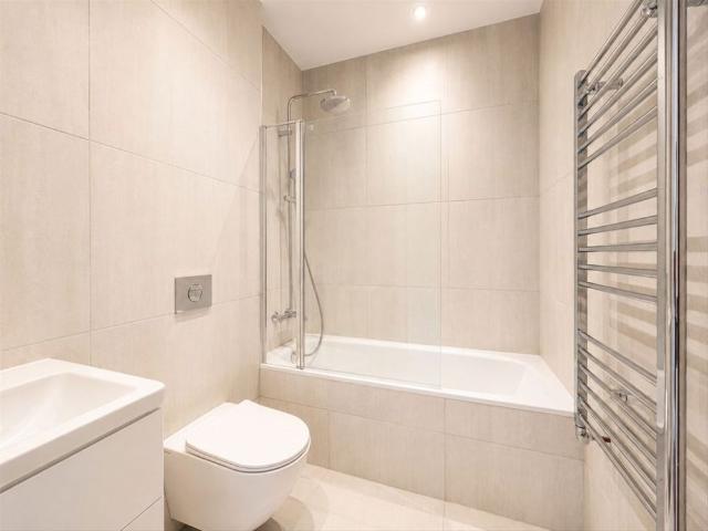 Summerland Gardens, N10, London