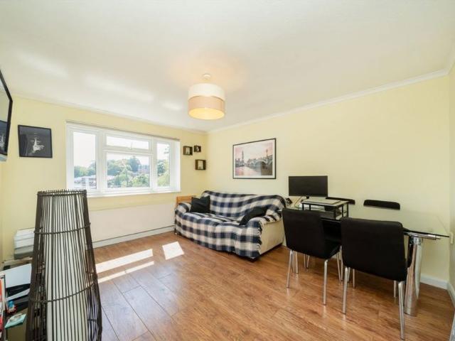 Summerland Gardens, N10, London