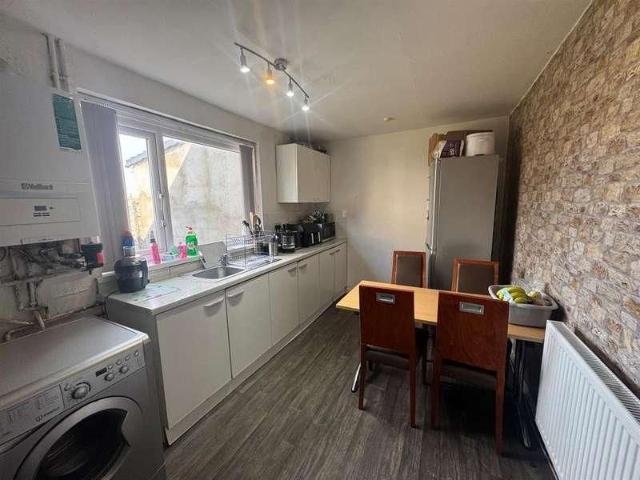 Summerlands Grove, Bradford, BD5