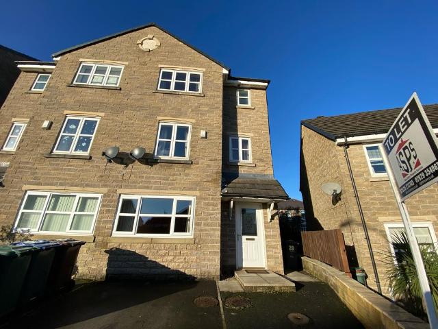 Summerley Court, Idle, Bradford BD10 5 bed semi detached house to rent £1,200 pcm £277 pw