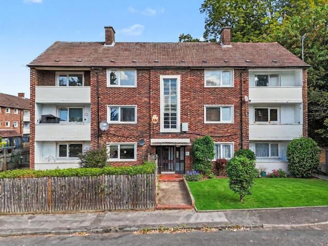 Summers Close, Weybridge, KT13