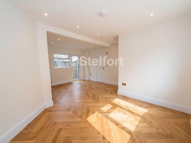 Summers Lane, N12, London
