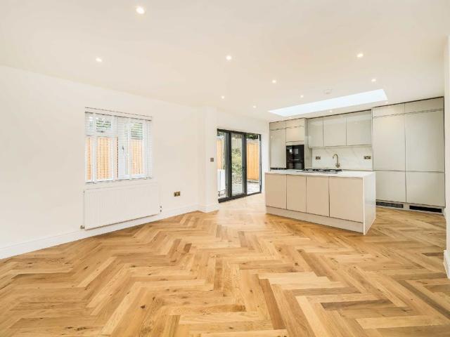 Summers Lane, North Finchley N12, 5 bed property to rent, £4,950 pcm | PrimeLocation