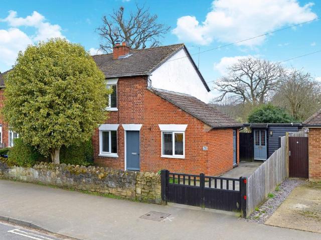 Summers Road, Godalming GU7 2 bed house to rent £1,795 pcm £414 pw