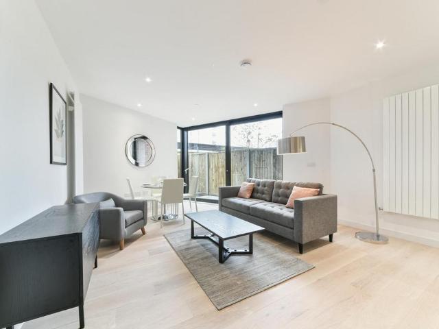 Summerston House, Royal Wharf. 1 bed apartment to rent £2,150 pcm £496 pw