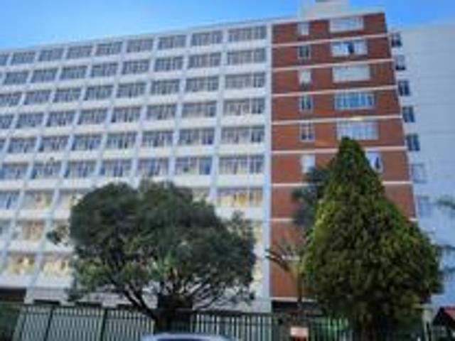 summerstrand! perfect lock up & go!