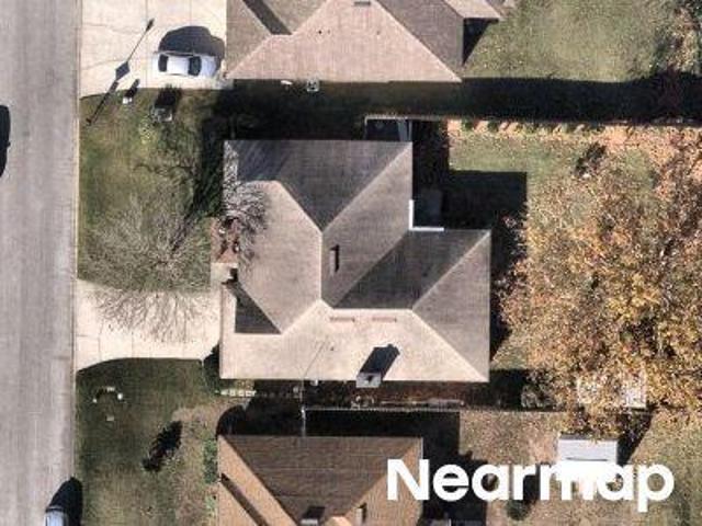 Summit Oaks Dr E