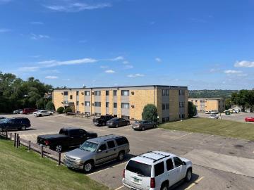 Summit Park 2 Bedroom Apartment for Rent at 605 505, 525, 605 & 705 Park Street, Minot, ND 58701