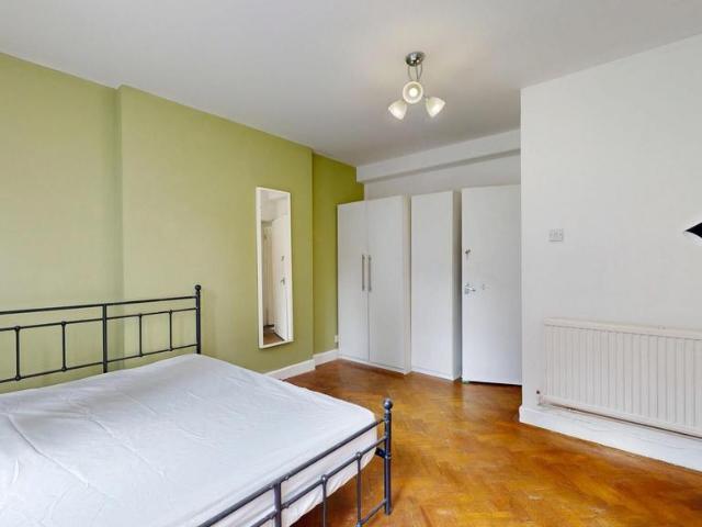 Sumner Buildings Sumner Street LONDON. 4 bed apartment to rent £4,049 pcm £934 pw