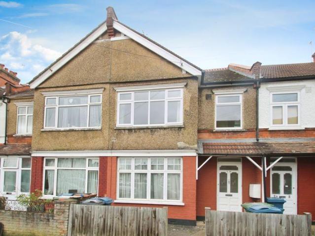 Sumner Road, Harrow 1 bed flat to rent £1,400 pcm £323 pw