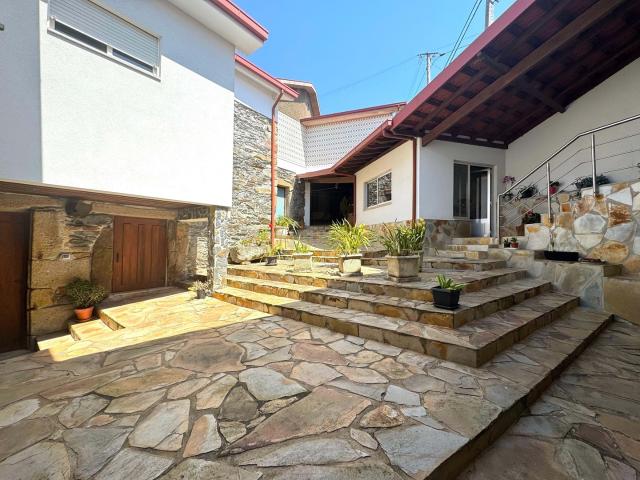 Sumptuosa e ancestral quinta com moradia renovada para habitação particular ou turismo rural no centro de Gens, Foz de Sousa, Gondomar