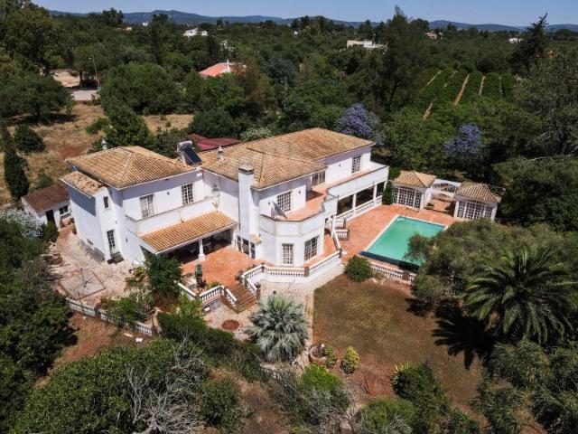 Sumptuosa Moradia T5 em Zona Rural