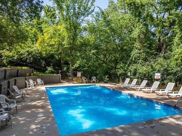 Suntree Studio Apartment for Rent at 3040 Suntree Plz, Kansas City, KS 66103 Rosedale