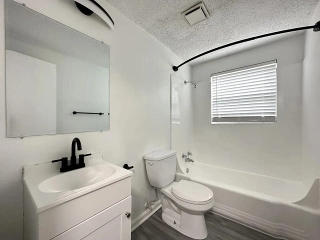 Suntree 1 Bedroom Apartment for Rent at 3040 Suntree Plz, Kansas City, KS 66103 Rosedale