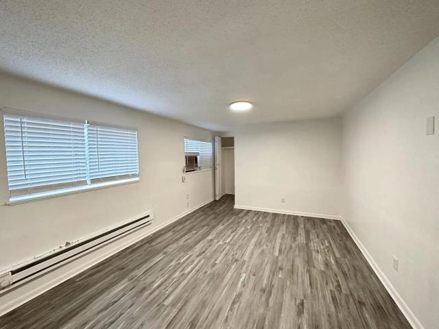 Suntree 2 Bedroom Apartment for Rent at 3040 Suntree Plz, Kansas City, KS 66103 Rosedale