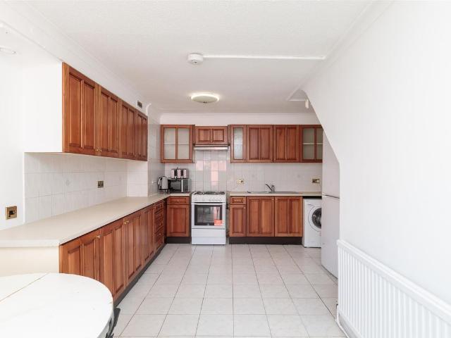 Sunwell Close, London SE15, 3 bed terraced house to rent, £2,775 pcm | PrimeLocation