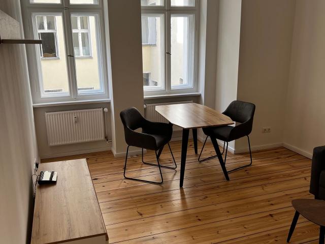 Sun drenched 2 room apartment, Berlin Amsterdam Apartments for Rent