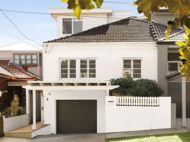 SUN DRENCHED COOGEE HOME WITH SWEEPING OCEAN VIEWS & SELF CONTAINED STUDIO