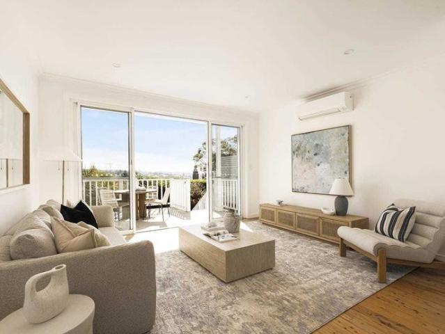 SUN DRENCHED COOGEE HOME WITH SWEEPING OCEAN VIEWS & SELF CONTAINED STUDIO