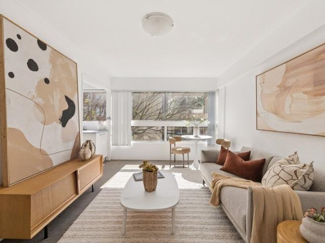 Sun drenched corner sanctuary / north aspect / harbour views