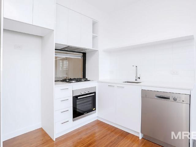 Sun drenched apartment in Brunswick West
