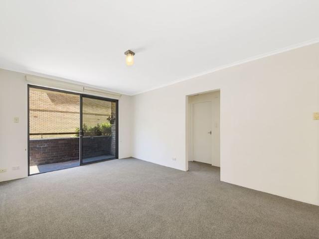 Sun drenched apartment in desirable location