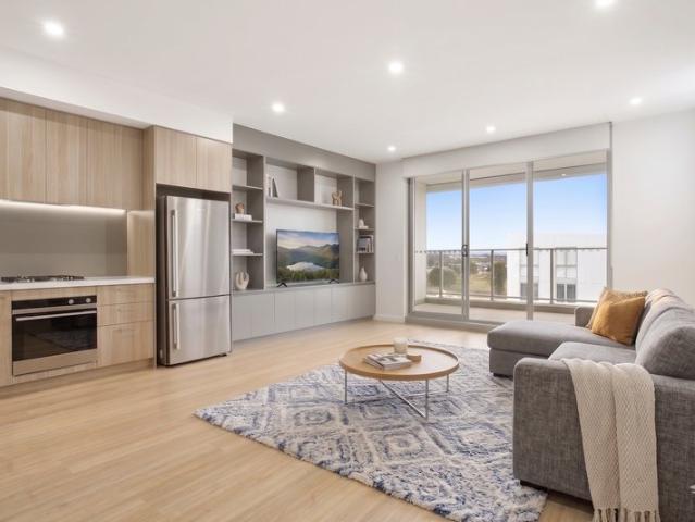 Sun Drenched Apartment Walking Distance to Schofields Train Station and Schofields Village Shopping Centre!