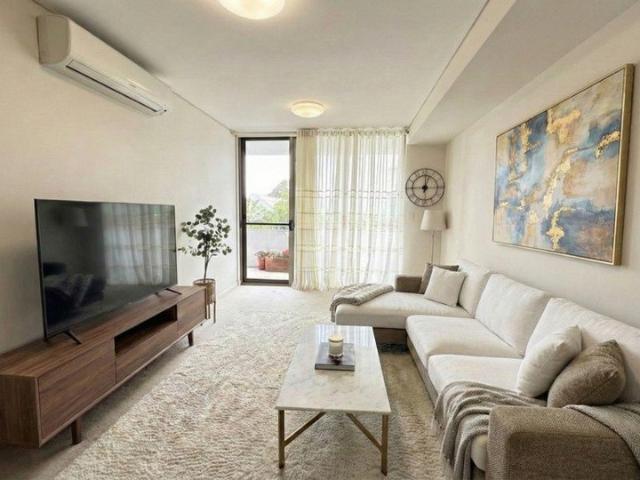 Sun Drenched Apartment with Spacious Study & Indoor Outdoor Living