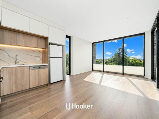 Sun Drenched Apartment with Winter Garden Walk to Roseville Station