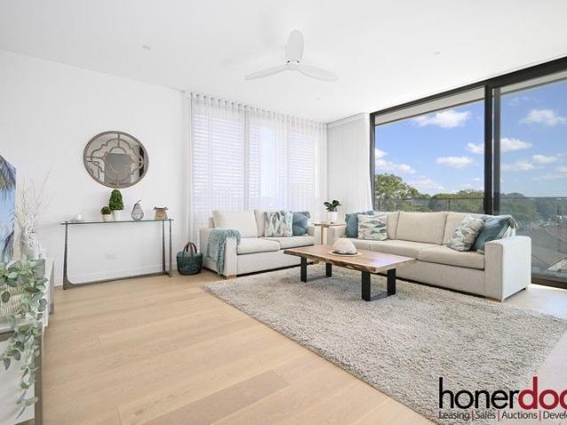 Sun Drenched Beachside Apartment in Heart of Ramsgate Beach Plaza