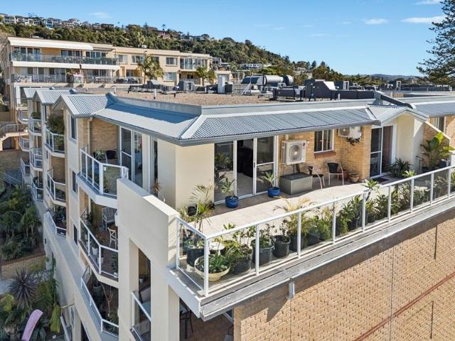 Sun Drenched, 3 Bedroom Penthouse with Ocean Vistas